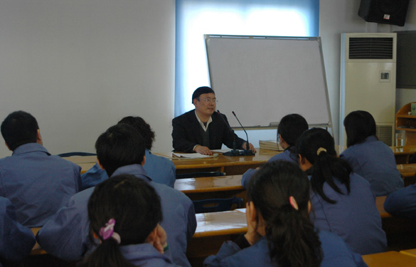 AG一飞冲天集团特邀《常州日报》溧阳站站长李金堂来公司授课