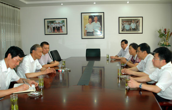 江苏省地税局副局长顾长虹来AG一飞冲天调研