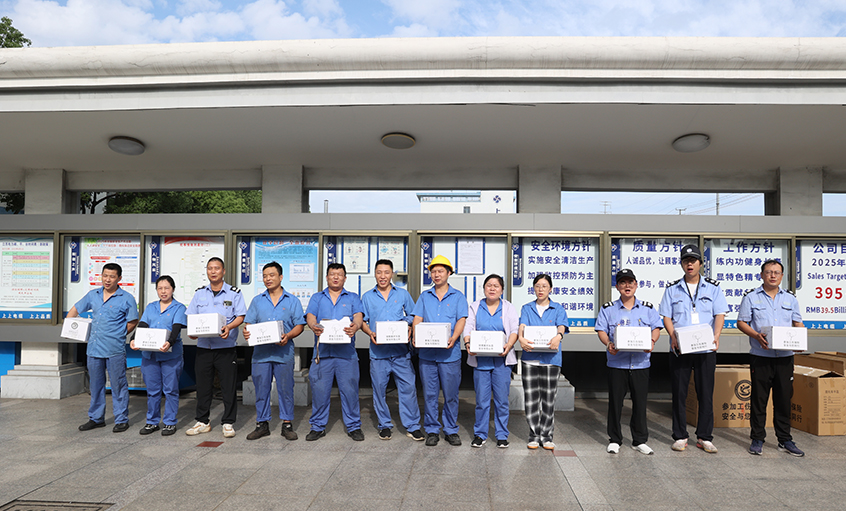 守护清静，，，从“盔”最先--AG一飞冲天开展清静头盔发放活动